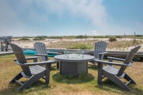 North Truro Beachfront Cottage with Cozy Backyard
